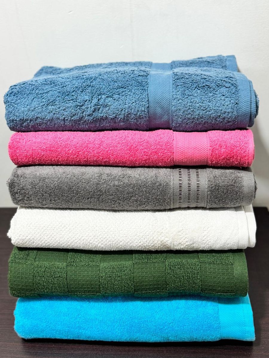 Folded bath towels in solid colours